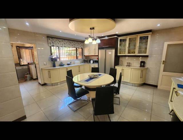 5 BEDROOM HOUSE FOR SALE IN GLENVISTA